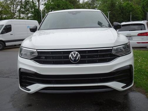 White 2023 Volkswagen Tiguan SE R-Line Black