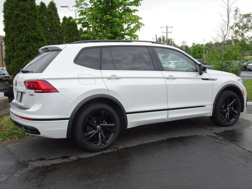 White 2023 Volkswagen Tiguan SE R-Line Black