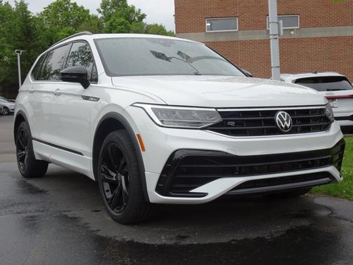 White 2023 Volkswagen Tiguan SE R-Line Black