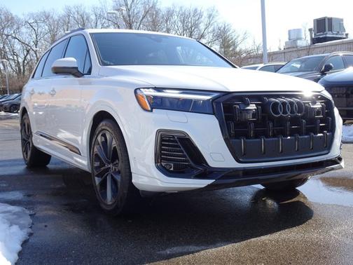 2025 Audi Q7 Premium Plus