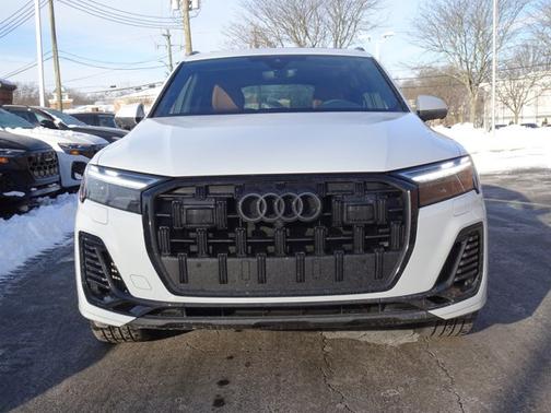 2025 Audi Q7 Premium Plus