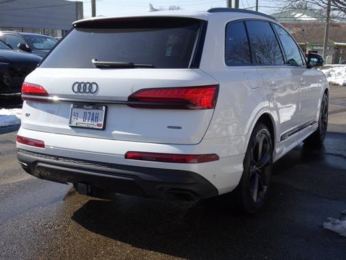 2025 Audi Q7 Premium Plus
