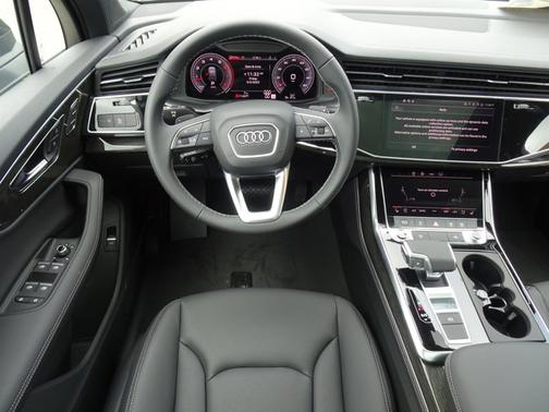 2025 Audi Q7 Premium Plus