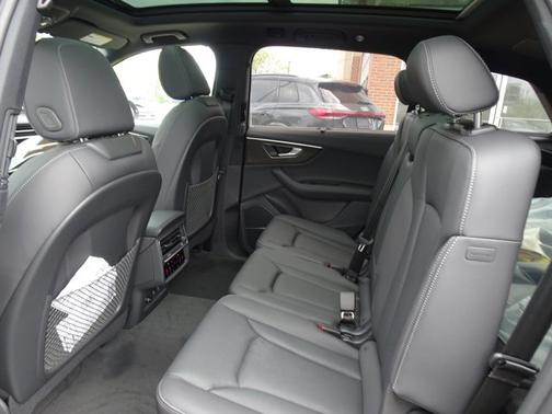 2025 Audi Q7 Premium Plus