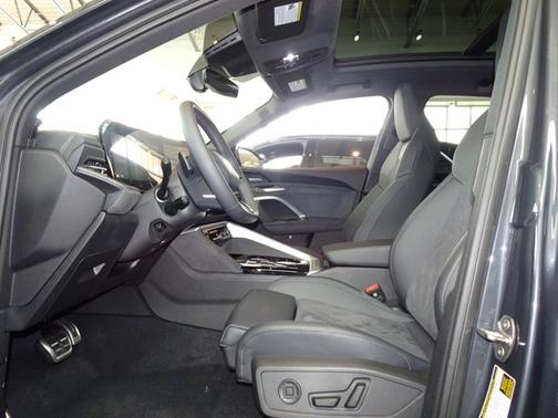 Tambora Gray Metallic 2025 Audi SQ5 Premium Plus