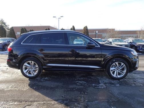 2023 Audi Q7 Premium Plus