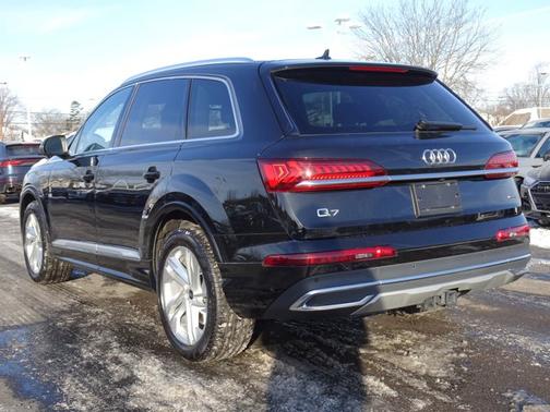 2023 Audi Q7 Premium Plus