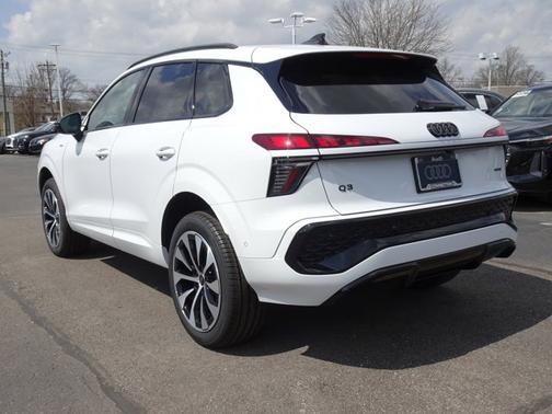 Glacier White Metallic 2026 Audi Q3 S line