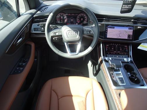 Waitomo Blue Metallic 2026 Audi Q7 Premium