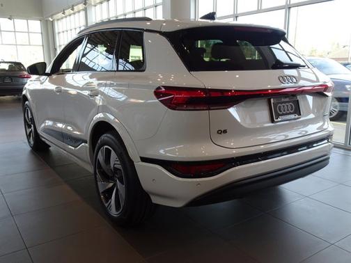 2025 Audi Q6 e-tron Premium Plus