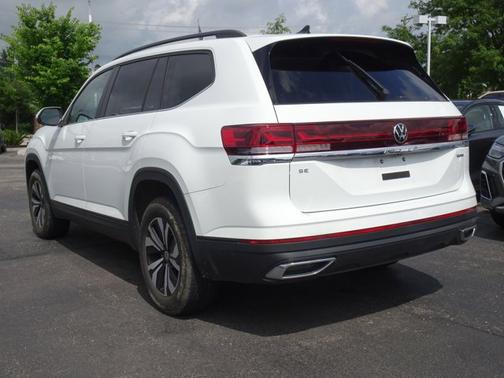 WHITE/BLACK 2024 Volkswagen Atlas 2.0T SE