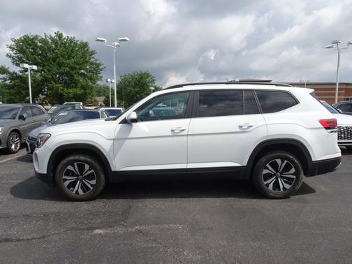 WHITE/BLACK 2024 Volkswagen Atlas 2.0T SE