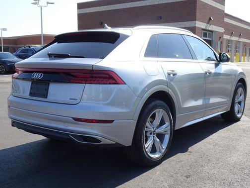 2022 Audi Q8 Premium