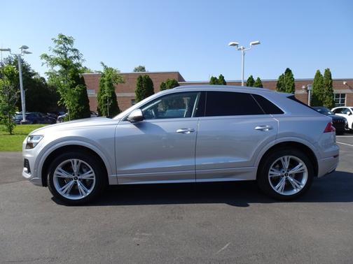 2022 Audi Q8 Premium