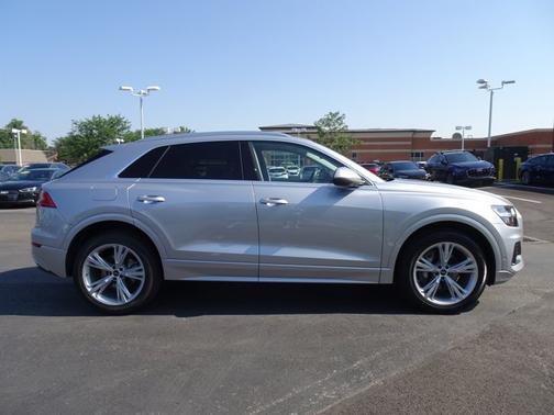 2022 Audi Q8 Premium