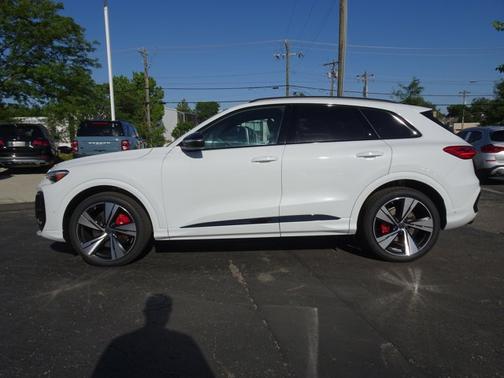 Glacier White Metallic 2026 Audi SQ5 Premium Plus