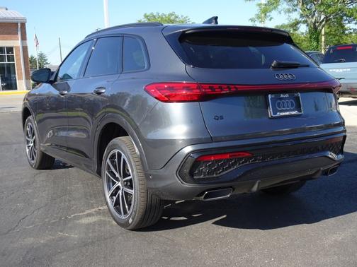 Daytona Gray Metallic 2026 Audi Q5 Premium Plus