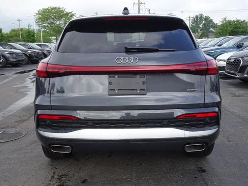 Tambora Gray Metallic 2025 Audi Q5 Premium Plus