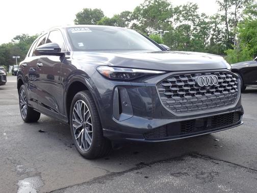 Tambora Gray Metallic 2025 Audi Q5 Premium Plus