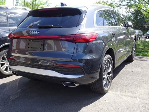 TAMB GRAY/BLACK 2025 Audi Q5 Premium Plus