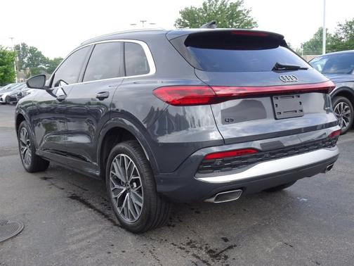 Tambora Gray Metallic 2025 Audi Q5 Premium Plus