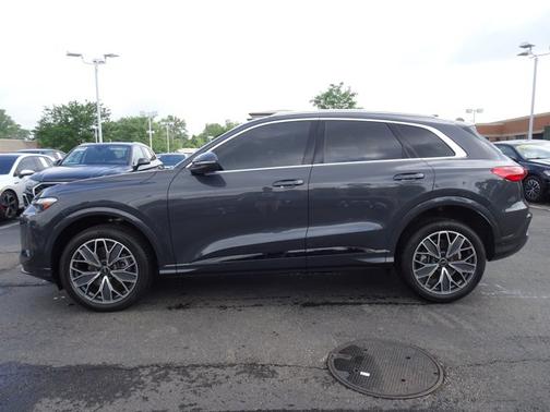 Tambora Gray Metallic 2025 Audi Q5 Premium Plus