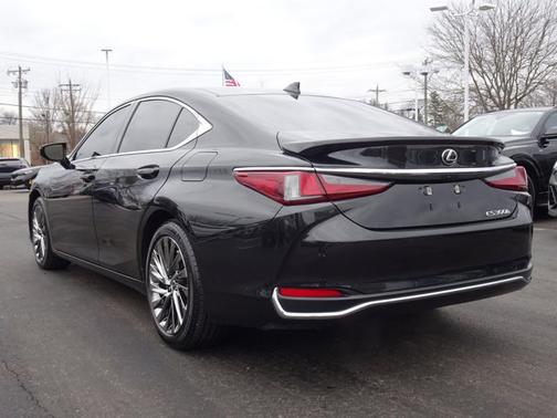 2024 Lexus ES 300h Ultra Luxury