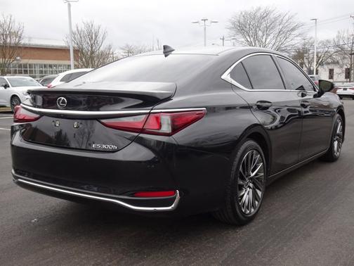 2024 Lexus ES 300h Ultra Luxury