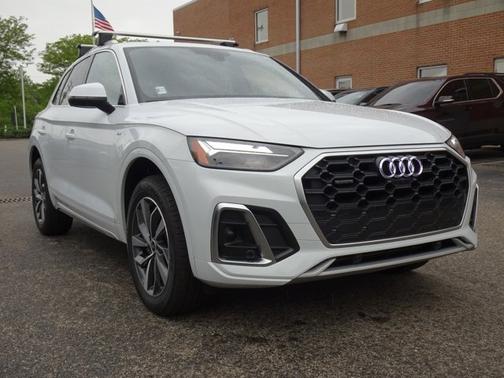 White 2023 Audi Q5 S line Premium Plus