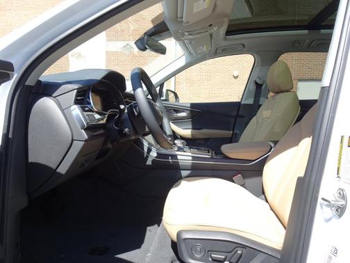 Glacier White Metallic 2026 Audi Q7 Premium Plus