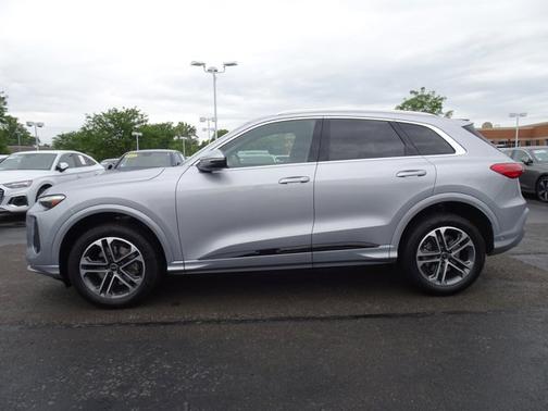 Florett Silver Metallic 2025 Audi Q5 Premium Plus