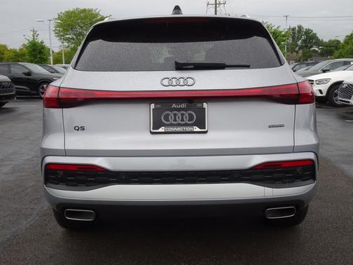 Florett Silver Metallic 2025 Audi Q5 Premium Plus