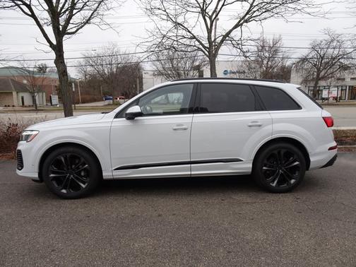 2026 Audi Q7 Premium Plus