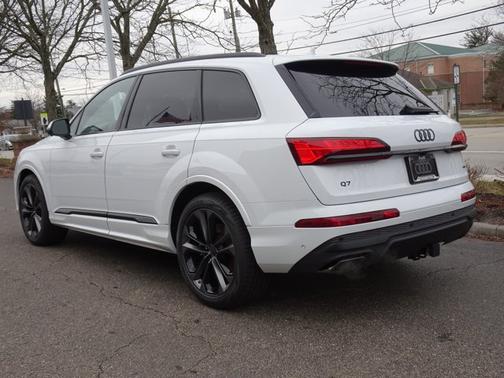 2026 Audi Q7 Premium Plus