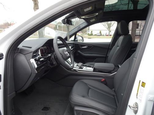 2026 Audi Q7 Premium Plus