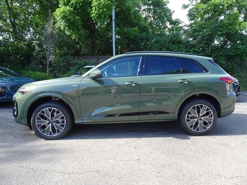 District Green Metallic 2026 Audi Q5 Premium Plus