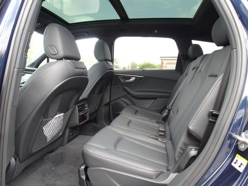 Waitomo Blue Metallic 2026 Audi Q7 Premium Plus