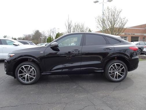 Mythos Black Metallic 2026 Audi Q5 Sportback Premium Plus