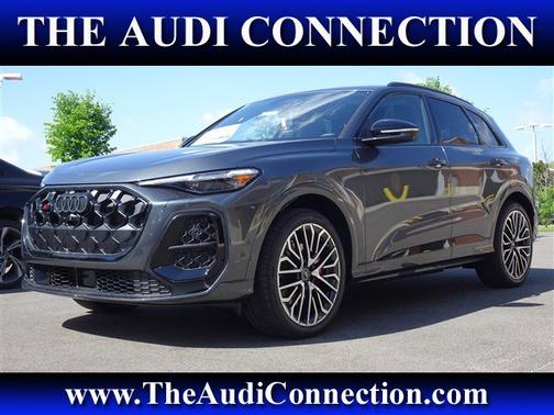 District Green Metallic 2026 Audi SQ5 Prestige