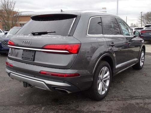 2025 Audi Q7 Premium
