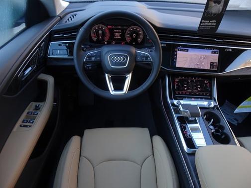 Daytona Gray Pearl Effect 2027 Audi Q8 Prestige