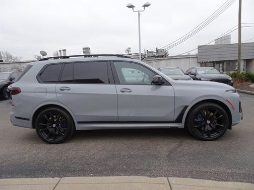 2024 BMW X7 M60i