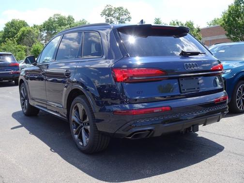 Waitomo Blue Metallic 2026 Audi Q7 S line Premium Plus