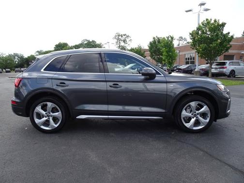 2022 Audi Q5 S line Premium Plus