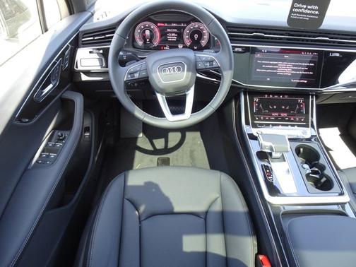 Mythos Black Metallic 2026 Audi Q7 Premium Plus