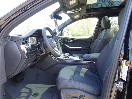 Mythos Black Metallic 2026 Audi Q7 Premium Plus