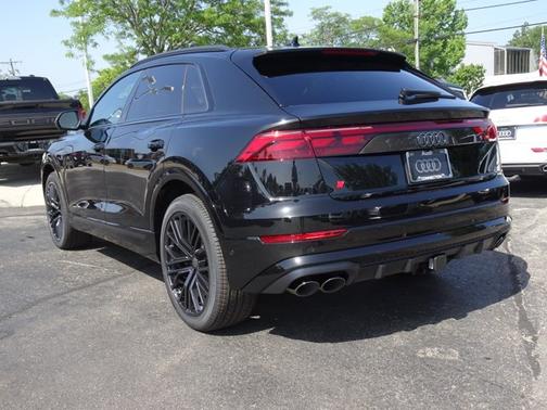Mythos Black Metallic 2026 Audi SQ8 Prestige
