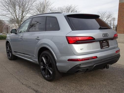 2025 Audi Q7 Premium Plus