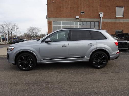 2025 Audi Q7 Premium Plus