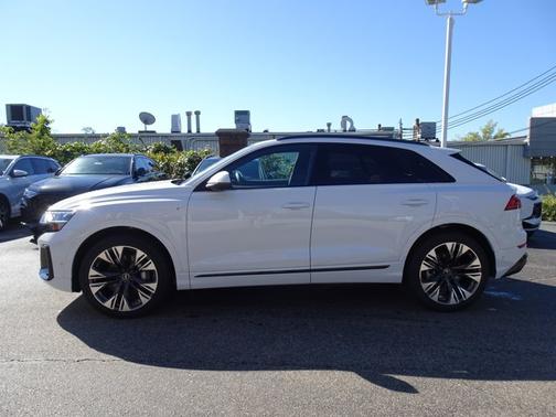 2026 Audi Q8 Premium Plus